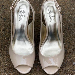 LIFE STRIDE Beige Heels 💛